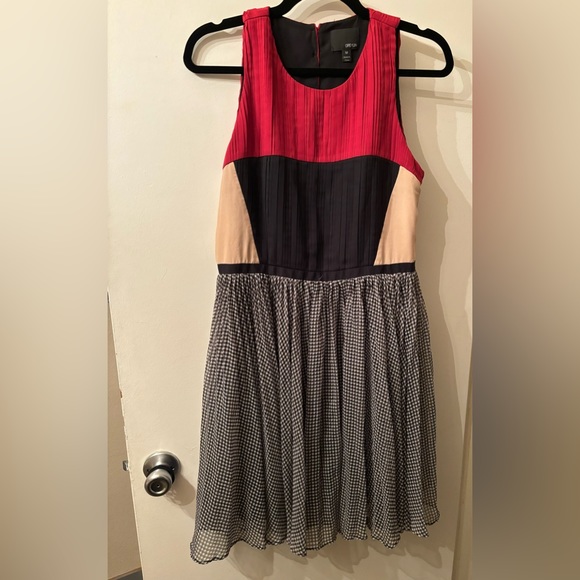 Medium Women’s Greylin Dress - Picture 2 of 9